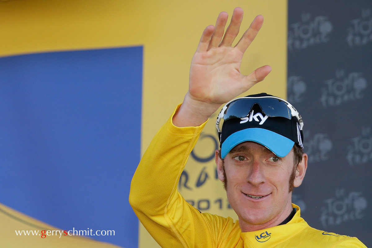 Bradley WIGGINS taking the yellow jersey at La Planche des Belles Filles on stage Number 7