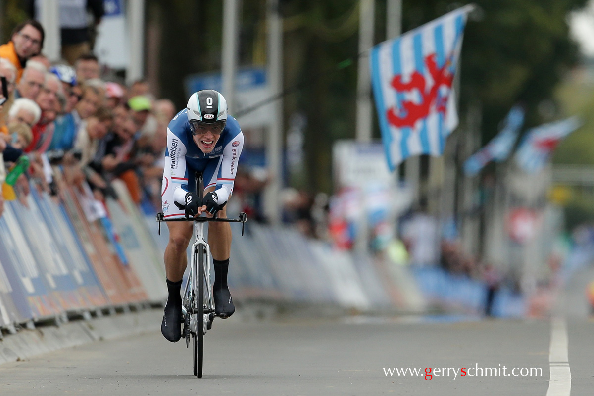 Bob JUNGELS (Luxemburg) passing in front of his Fans during the time trials of U23 World Championships in Vilt (Limburg, NL)