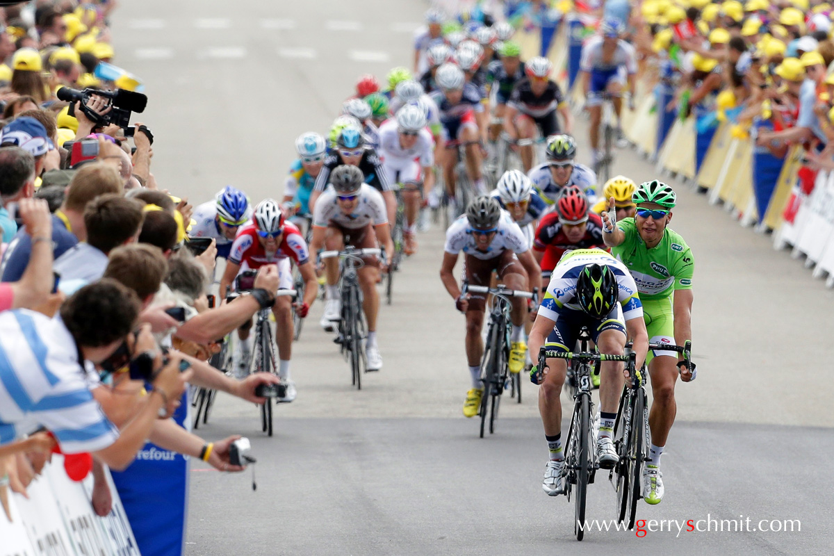 Peter Sagan arguing with Matthew Goss during the spring for stage victory in Annonay (stage 12)