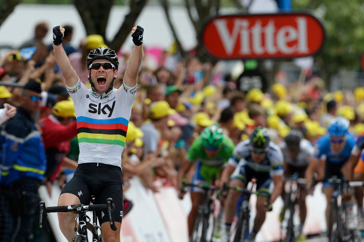 Mark CAVENDISH celebrating his win on stage 18 at Brive-la-Gaillarde - Tour de France 2012