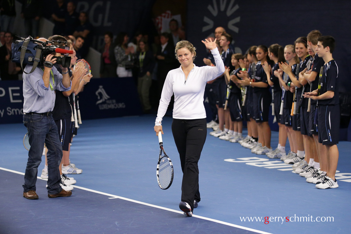 Kim CLIJSTERS of Belgium saying goodbye to her fans after finishing her career