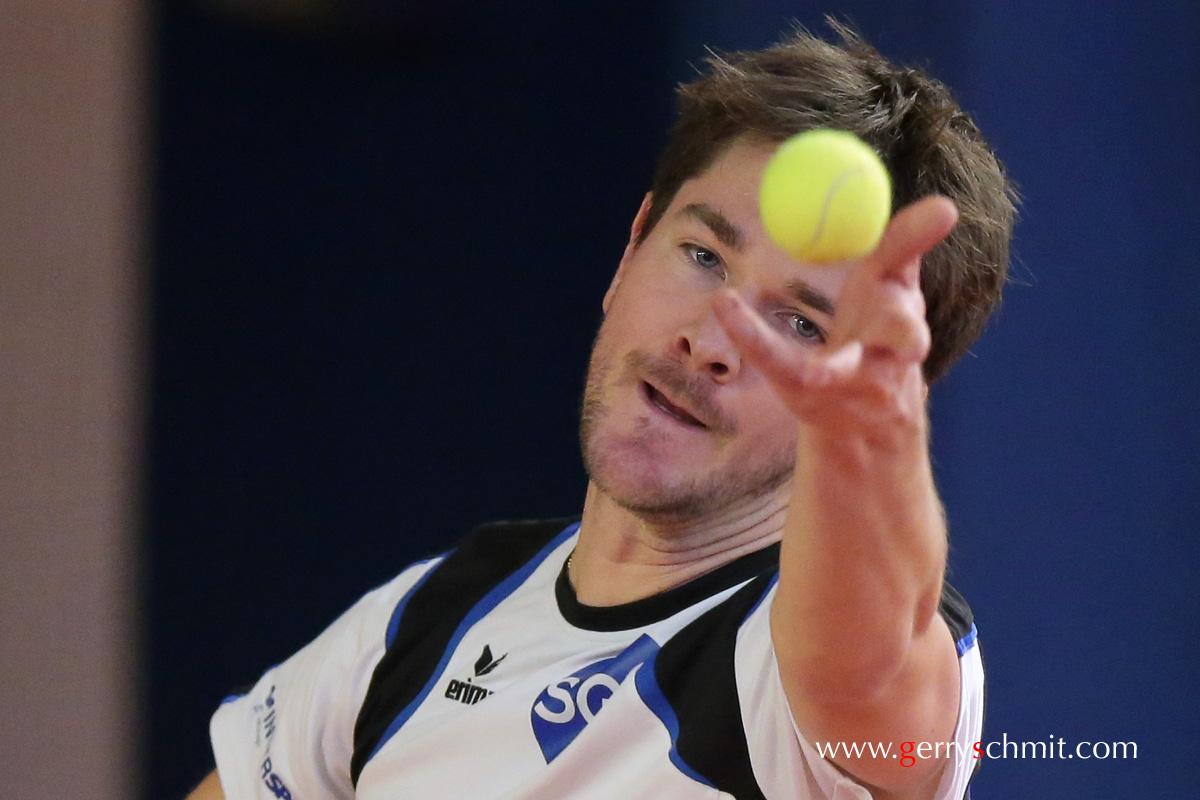 Laurent BRAM (TC Howald) throwing the ball in the air before serving