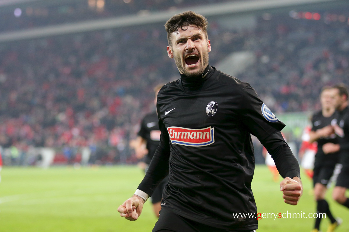 Daniel CALIGIURI celebrates his goal putting the score to 2-2 in overtime during the Cup Game against Mainz