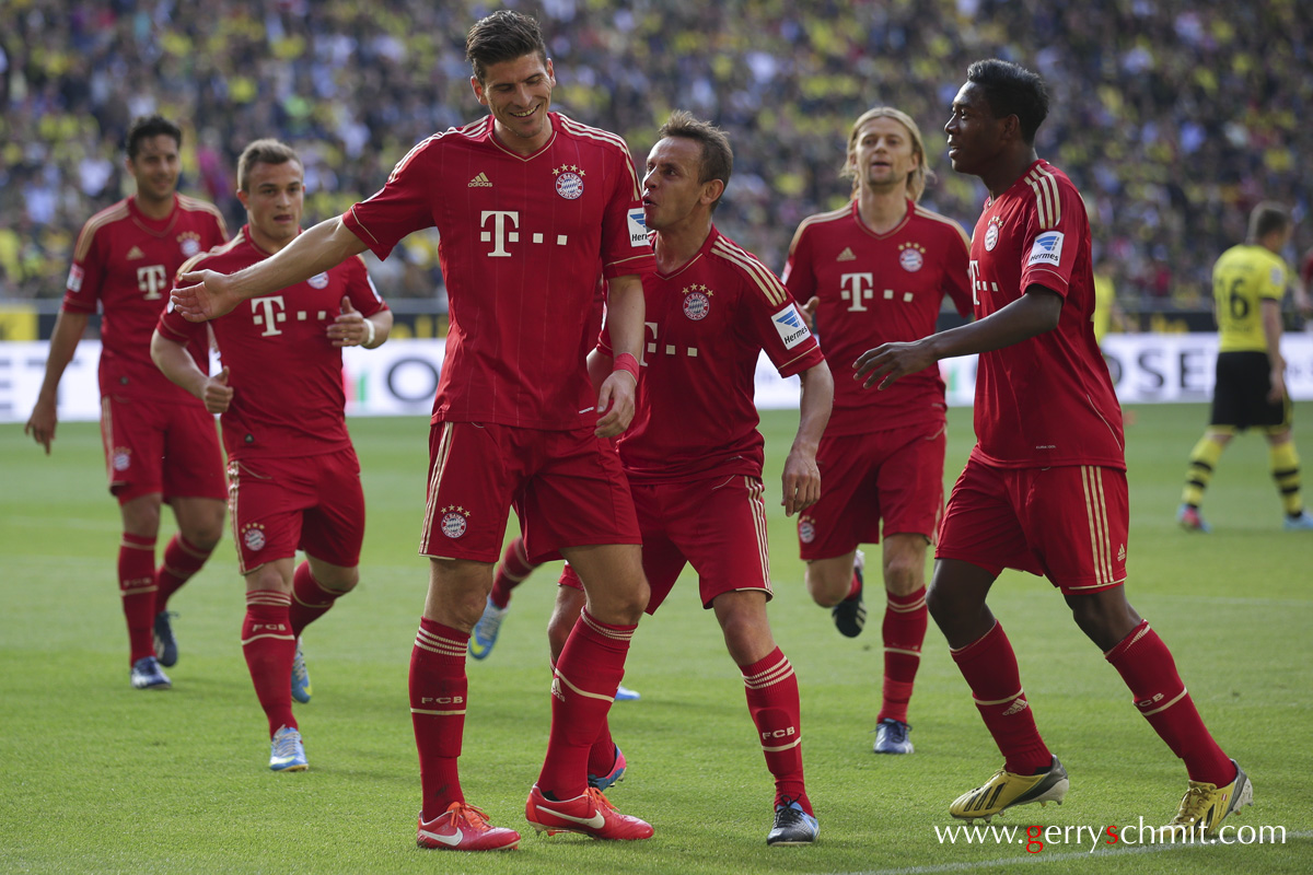 Players of FC Bayern Munich react after Mario GOMEZ has scored against Borussia Dortmund