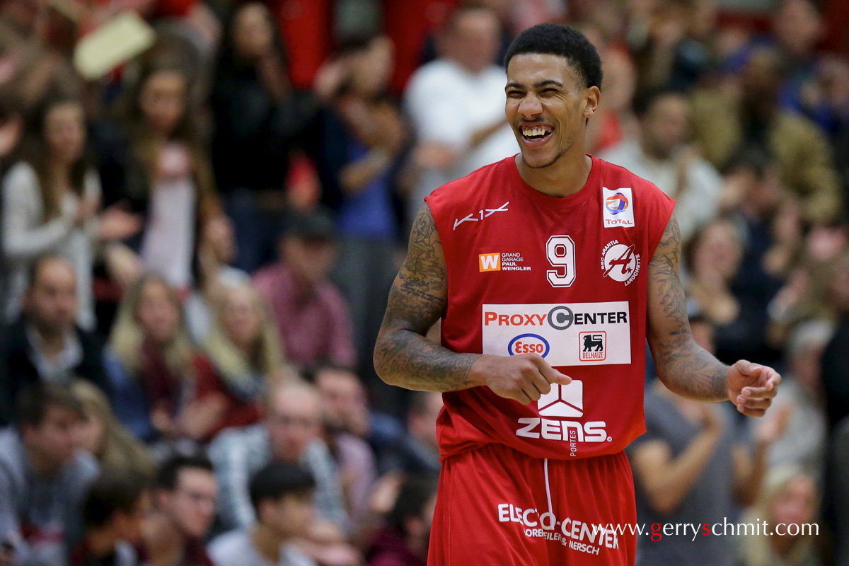 Reginal EVANS of Arantia Larochette is happy after he has scored important points in the derby against US Heffingen in basketball