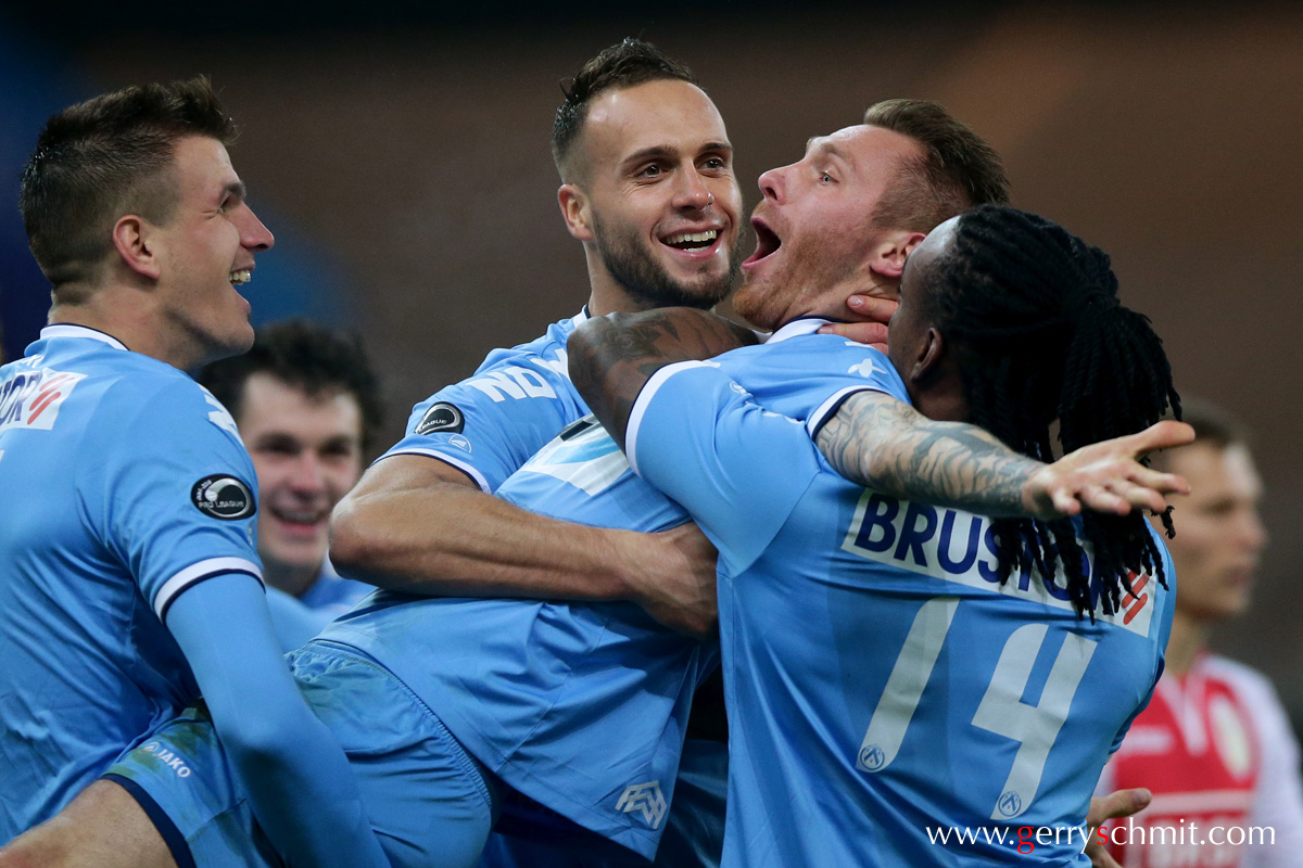 Teddy Chevalier celebrates his goal of 0-1 lead against Standard Liège with Maxime Chanot, Landry Mulemo and Ivan Santini