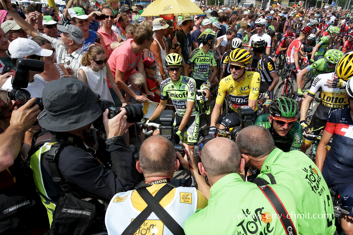 Photographers assemble in front of Rohan Dennis (BMC) and Alberto Contador (Tinkoff-Saxo) in Utrecht