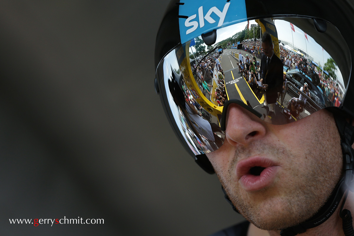 Reflection in a SKY drivers glasses before time trial start in Utrecht