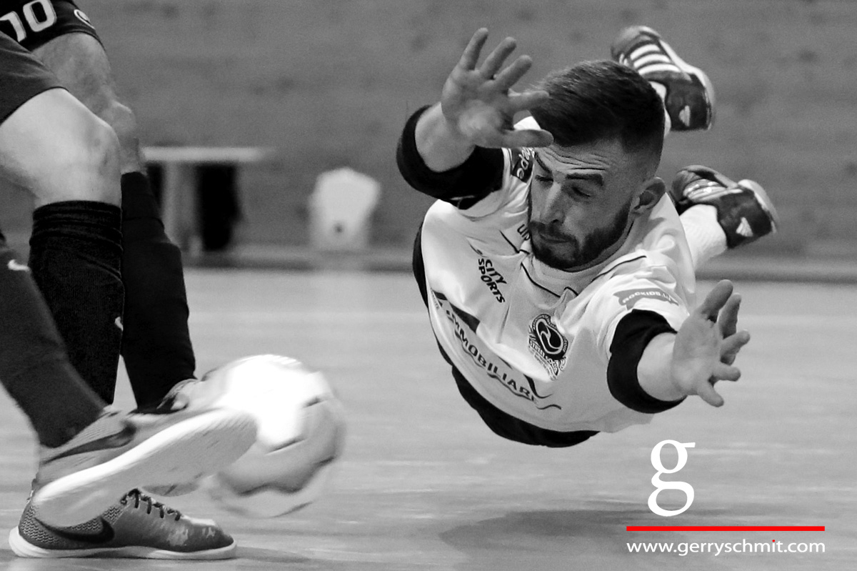 Pedro Marinho (ALSS) makes a save during final of Futsal Cup 2016