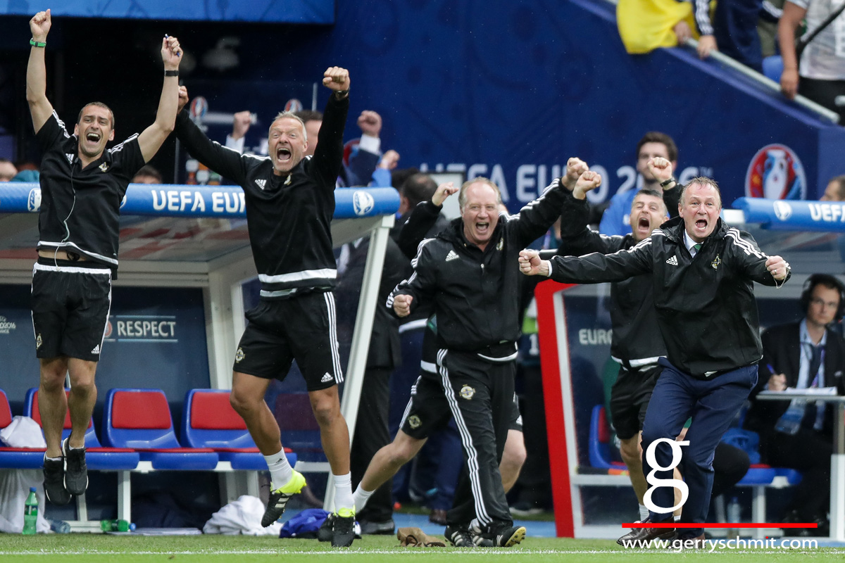 Michael O'Donnell celebrates the 2-0 lead of Northern Ireland against Ukraine with his staff