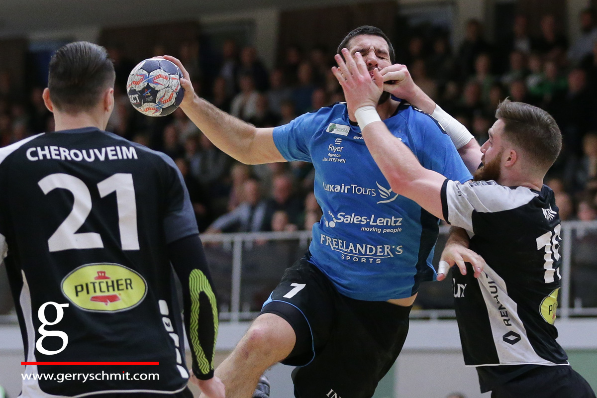 Duel between Julien Kohn (HB Esch) and David Milicevic (HB Kaerjeng)